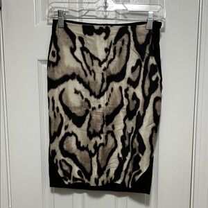 Diane Von Furstenberg- Elegant Black and Cream Animal Print Skirt - S